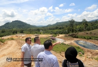 17 MEI 2022 - LAWATAN YBTM DATUK WILLIE ANAK MONGIN KE TAPAK PEMBINAAAN KOMPLEKS RANAU HIGHLAND COCOA CLUSTER (RHCC)