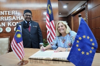 Kunjungan Hormat ke atas YB Menteri KPPK oleh PYT Maria Castillo Fernandez, Duta Dan Ketua Delegasi Kesatuan Eropah (EU) Ke Malaysia di Pejabat YB Menteri, KPPK_1
