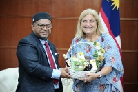 Kunjungan Hormat ke atas YB Menteri KPPK oleh PYT Maria Castillo Fernandez, Duta Dan Ketua Delegasi Kesatuan Eropah (EU) Ke Malaysia di Pejabat YB Menteri, KPPK_8