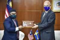 Kunjungan Hormat TYT Duta SWEDEN ke atas Menteri Perusahaan Perladangan Dan Komoditi, YB Dato' Dr. Mohd Khairudin Bin Aman Razali di Pejabat YBM, KPPK._8