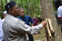 Lawatan Kerja YB Menteri Perusahaan Perladangan Dan Komoditi (KPPK) ke Ladang Karas di Empangan Jus, Jasin, Melaka_3