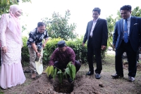 Lawatan Kerja YBM KPPK Ke Pusat Penyelidikan Bioteknologi Koko KKIP, Lembaga Koko Malaysia, Kota Kinabalu, Sabah_6