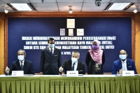 Majlis Menandatangani Memorandum Persefahaman (MoU) antara Lembaga Perindustrian Kayu Malaysia (MTIB), SIRIM STS Sdn. Bhd. dan Majlis Kayu-Kayan Malaysia (MTC) bagi pelaksanaan Factory Transformation Programme (FTP) di saksikan oleh YB Dato’ Sri Dr. Wee Jeck Seng, Timbalan Menteri Perusahaan Perladangan dan Komoditi_6