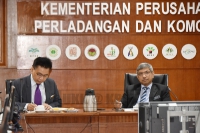 Sesi Pertemuan YBhg KSU Bersama Wakil Kumpulan Pelaksana Kementerian Perusahaan Perladangan dan Komoditi di Bilik Mesyuarat Nyatoh, KPPK, Putrajaya_12